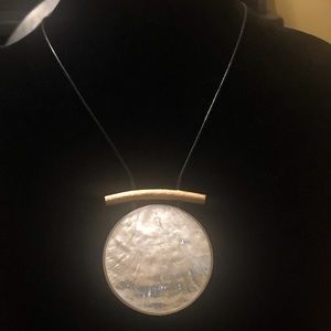 🌸Sliding White Round Pendant Necklace